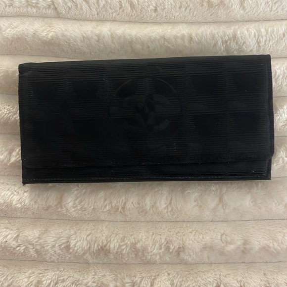 Chanel Traveline Wallet - Picture 5 of 7